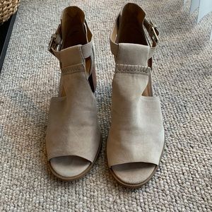 JACK ROGERS Open Toe Buckle Booties Ankle Strap Heeled Grey Suede Sz 8.5